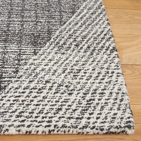 Safavieh Abstract 4'-0" x 6'-0" Rug in Ivory / Charcoal