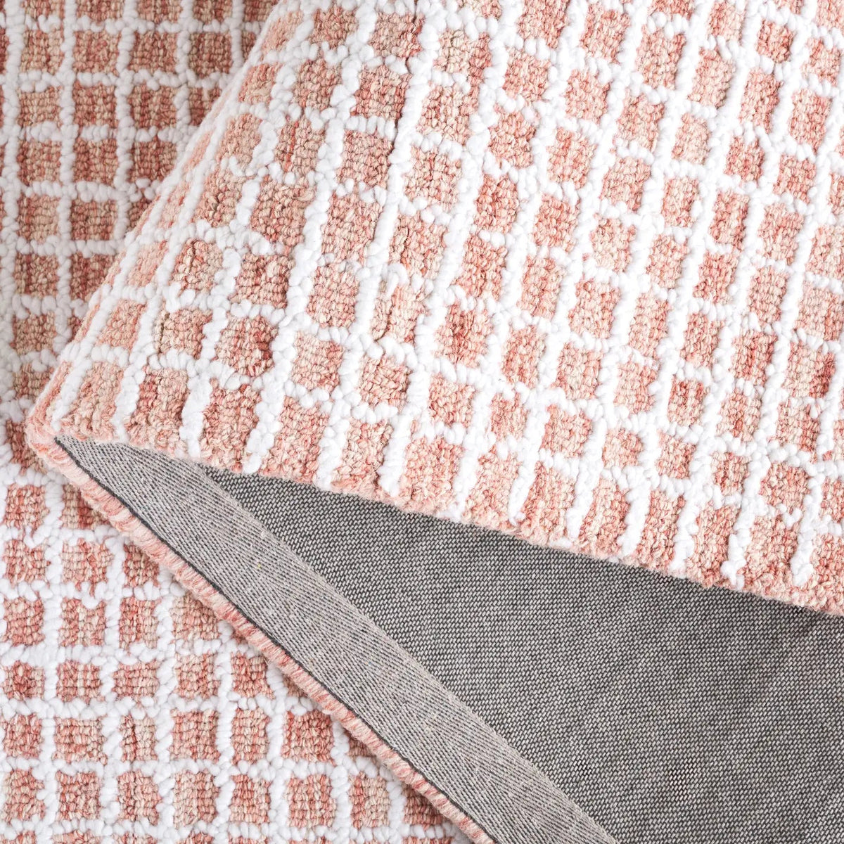 Safavieh Abstract 4'-0" x 6'-0" Rug in Ivory / Blush
