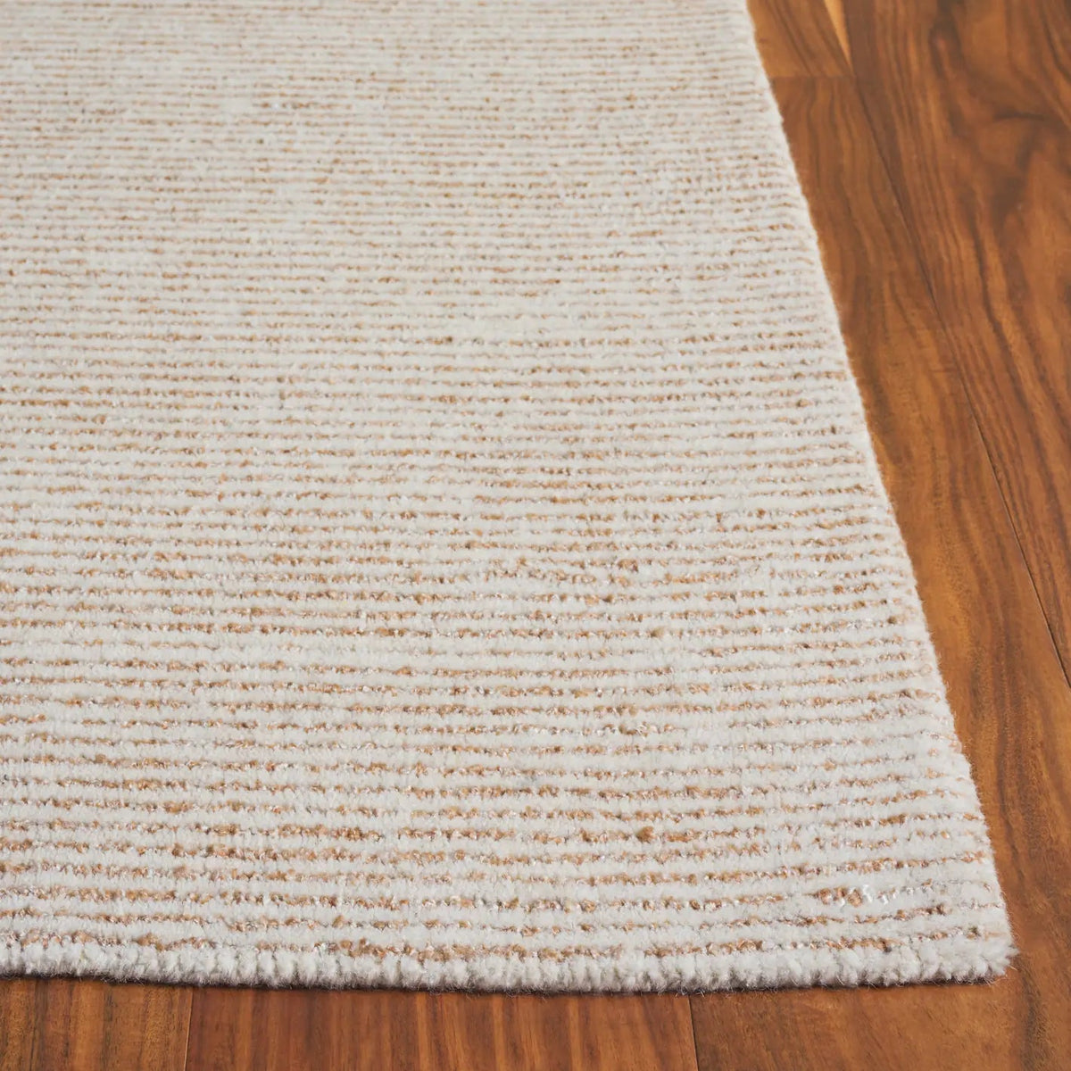 Safavieh Abstract 4'-0" x 6'-0" Rug in Ivory / Beige