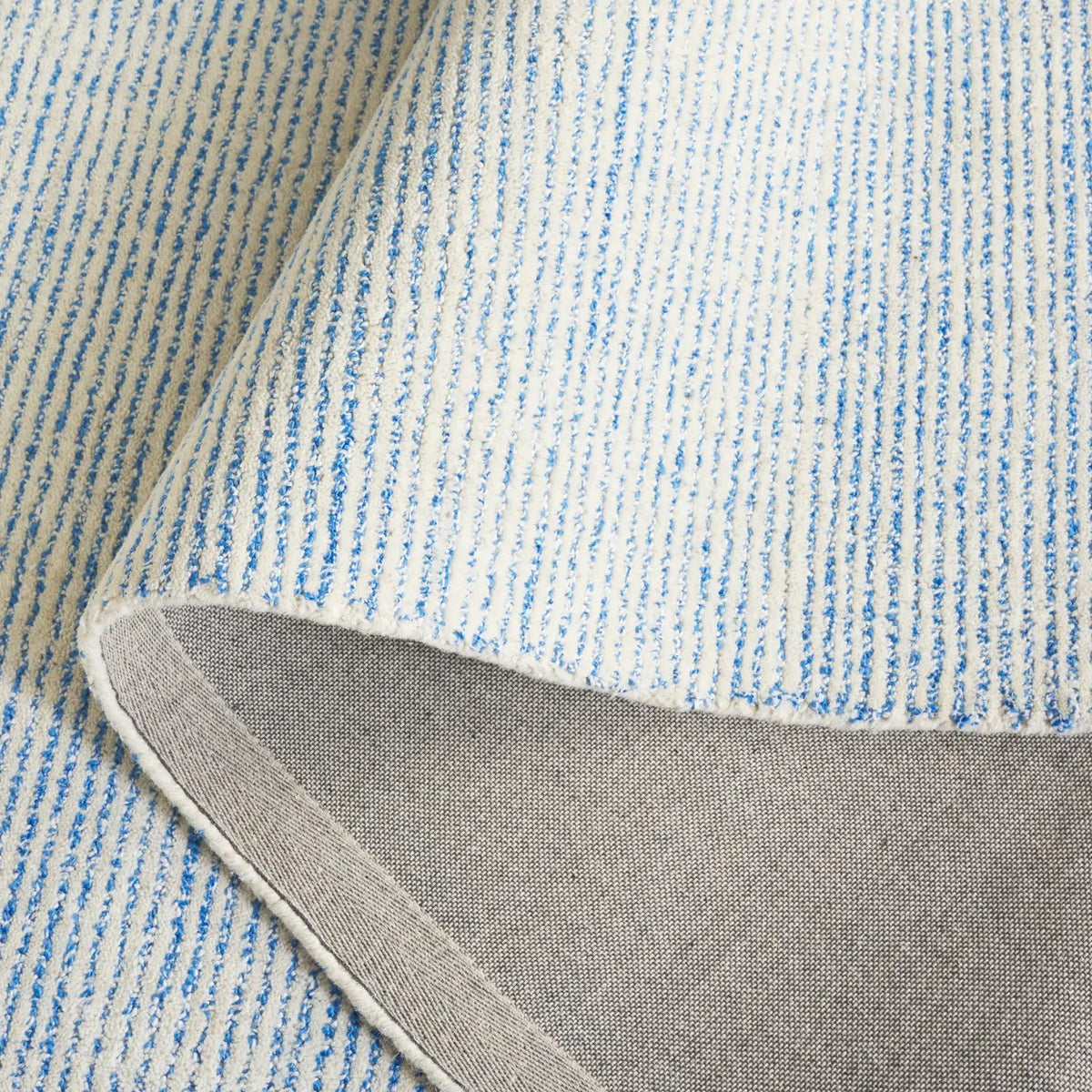 Safavieh Abstract 4'-0" x 6'-0" Rug in Ivory / Blue