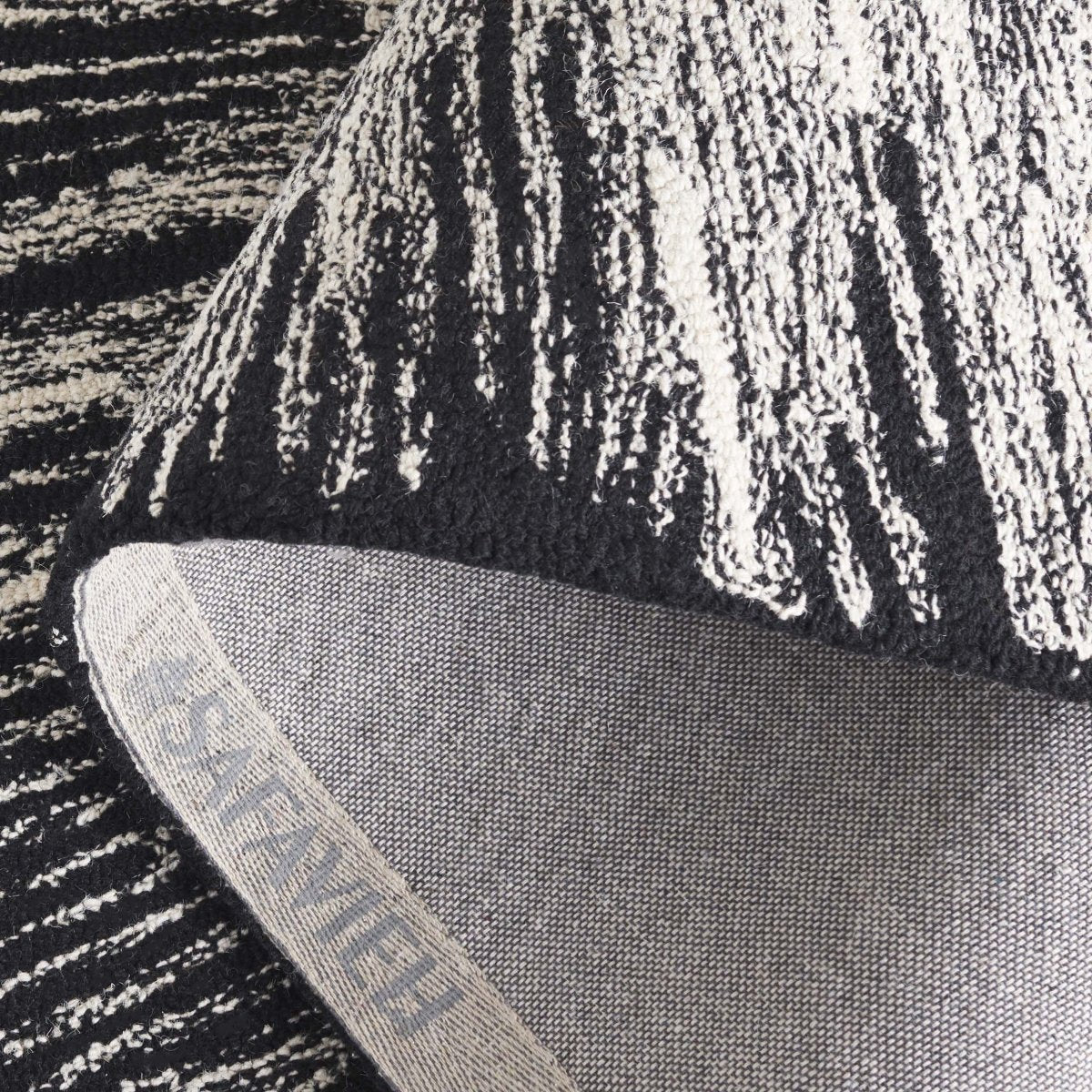 Safavieh Abstract Abt375Z Ivory/Black Rug.