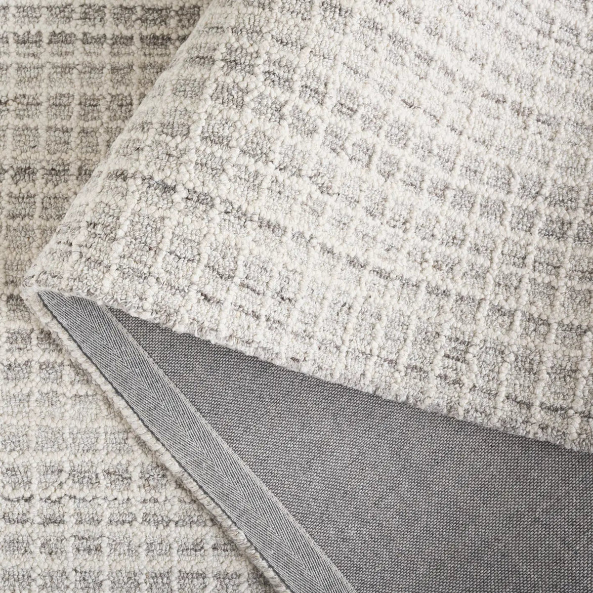 Safavieh Abstract 4'-0" x 6'-0" Rug in Natural / Ivory