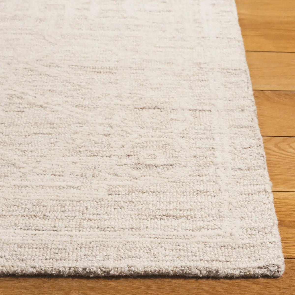Safavieh Abstract 4'-0" x 6'-0" Rug in Beige / Ivory