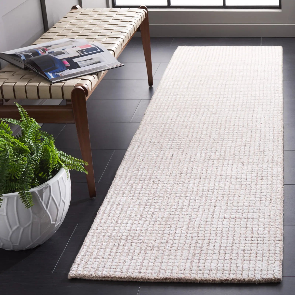 Safavieh Abstract 2'-3" x 8'-0" Rug in Ivory / Beige
