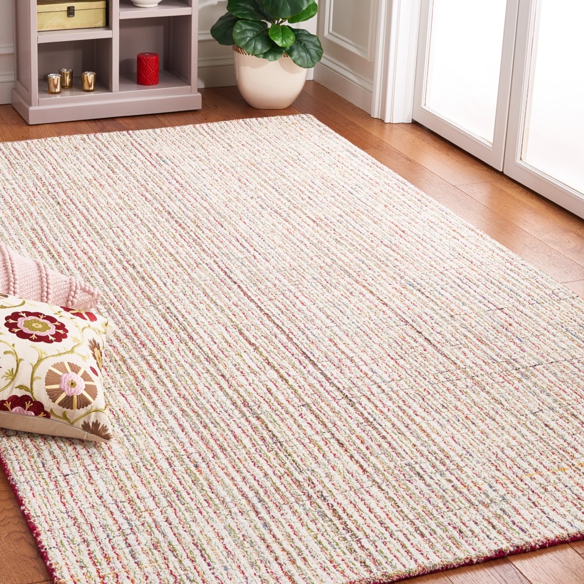 Safavieh Abstract Abt481Q Red/Green Rug.