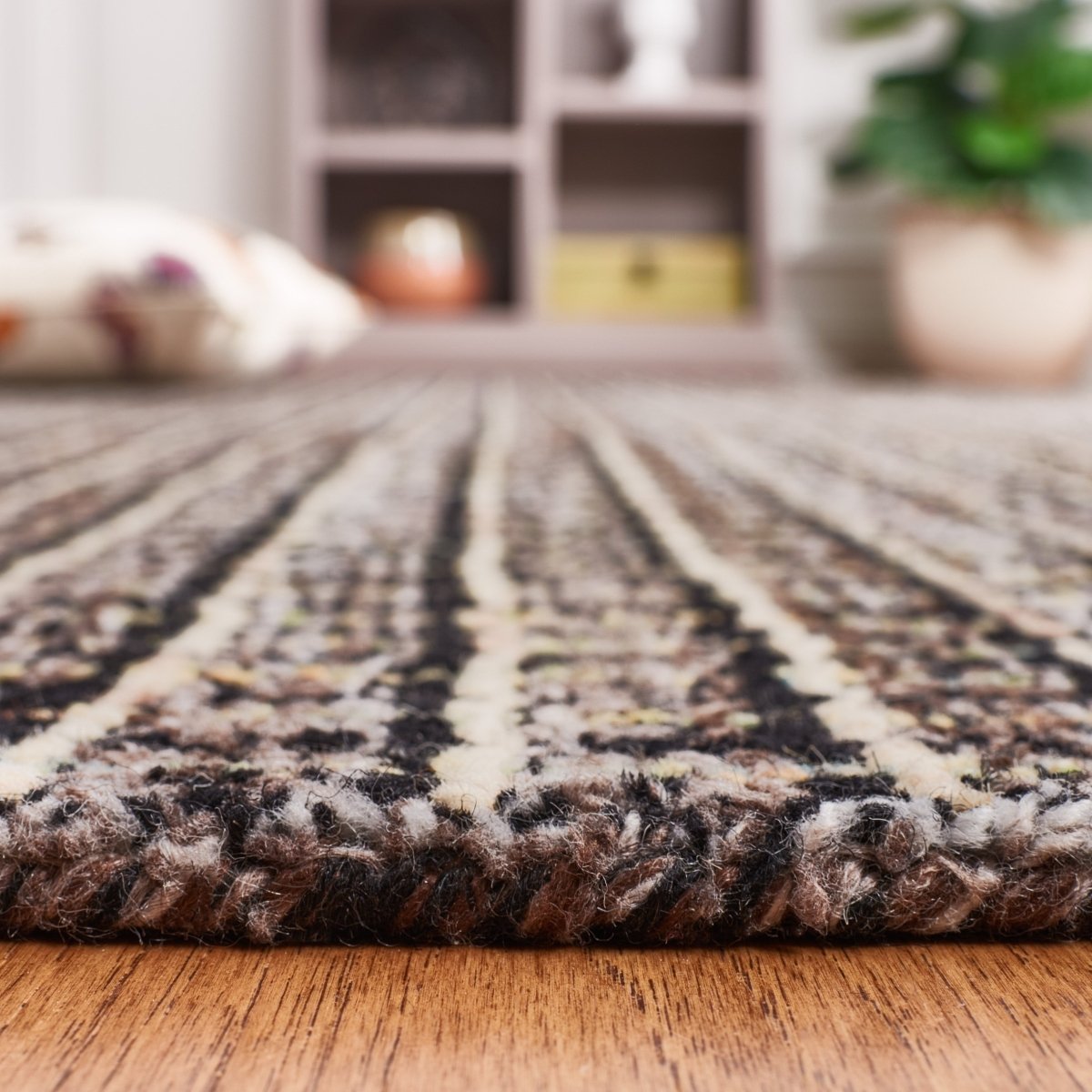 Safavieh Abstract Abt491T Brown/Black Rug.