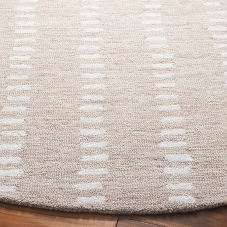 Safavieh Abstract 5'-0" x 5'-0" Rug in Beige / Ivory