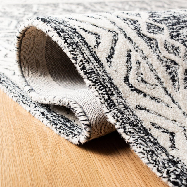 Safavieh Abstract Abt558A Ivory/Black Rug.