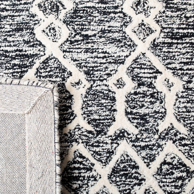 Safavieh Abstract Abt558A Ivory/Black Rug.