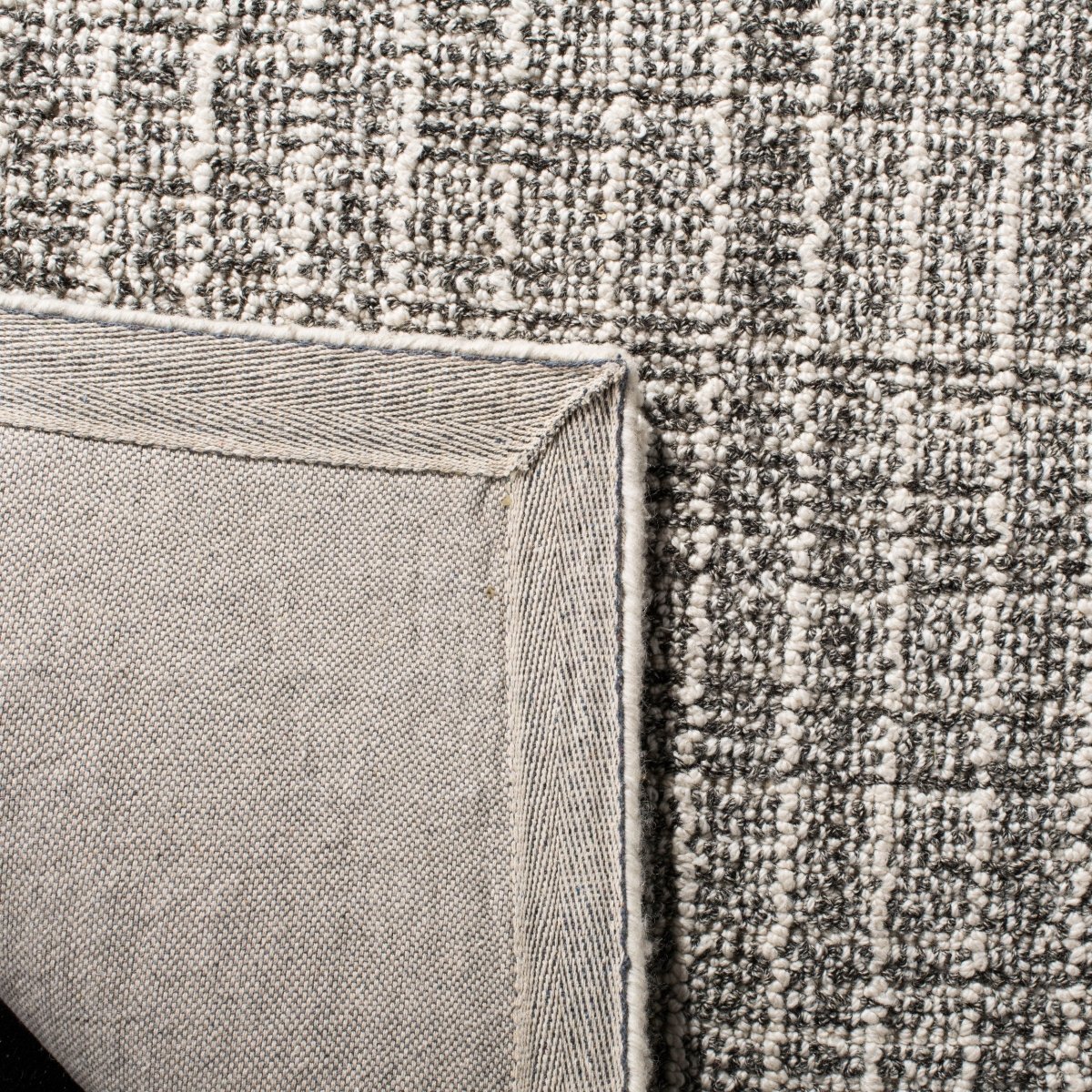 Safavieh Abstract Abt605A Ivory/Black Rug.