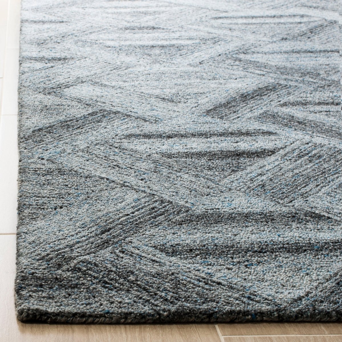 Safavieh Abstract Abt607M Blue/Black Rug.