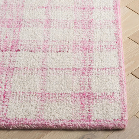 Safavieh Abstract 4'-0" x 6'-0" Rug in Ivory / Pink