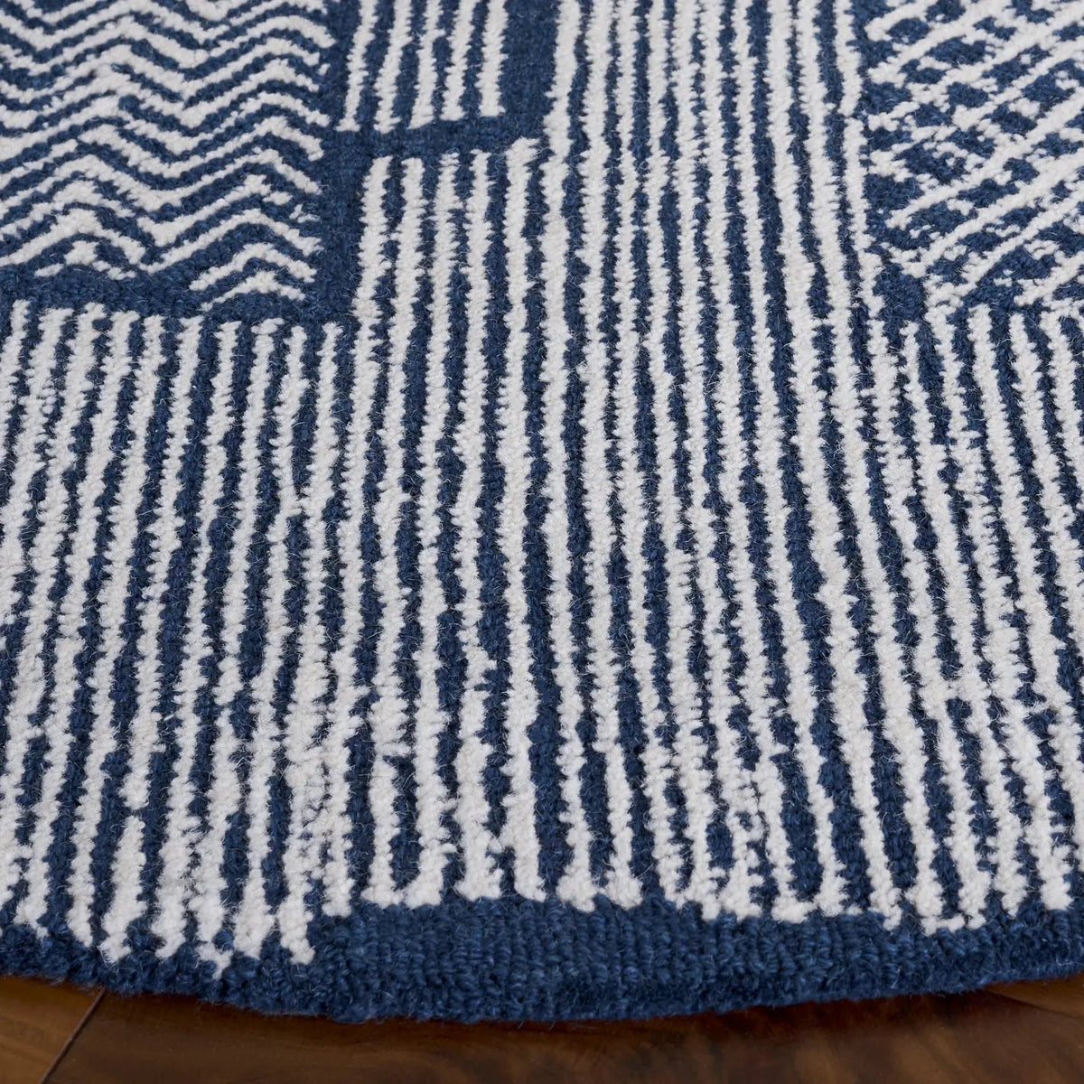Safavieh Abstract 6'-0" x 6'-0" Rug in Ivory / Navy