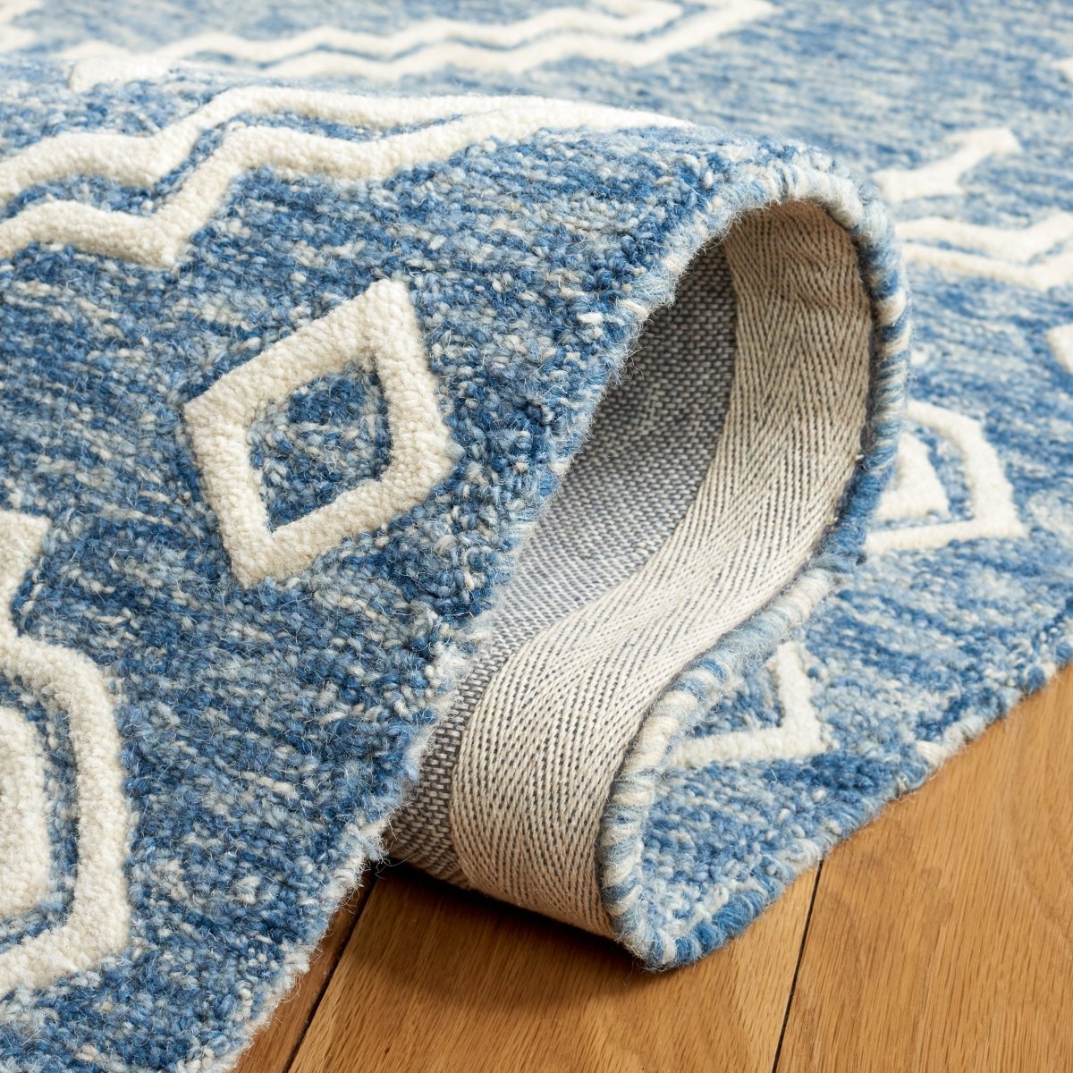 Safavieh Abstract Abt852M Blue/Ivory Rugs.