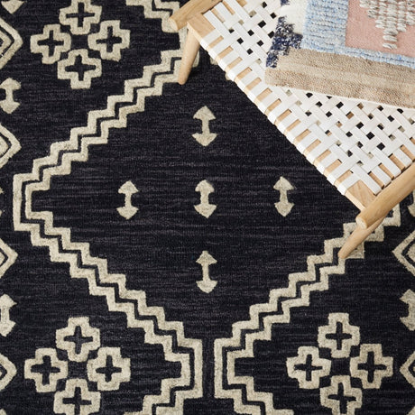 Safavieh Abstract Abt852Z Black/Ivory Rug.