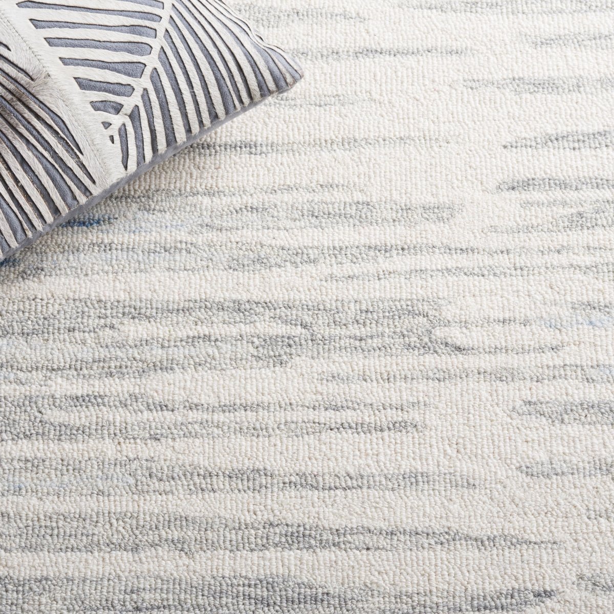 Safavieh Abstract Abt926L Ivory/Light Blue Rug.