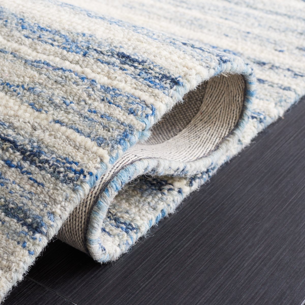 Safavieh Abstract Abt926M Ivory/Dark Blue Rug.