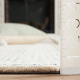 Safavieh Abstract 4'-0" x 6'-0" Rug in Ivory / Blue