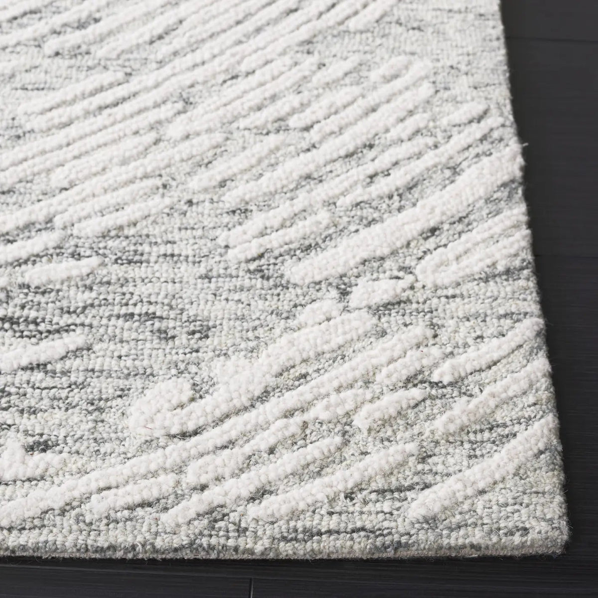 Safavieh Abstract 4'-0" x 6'-0" Rug in Grey / Ivory