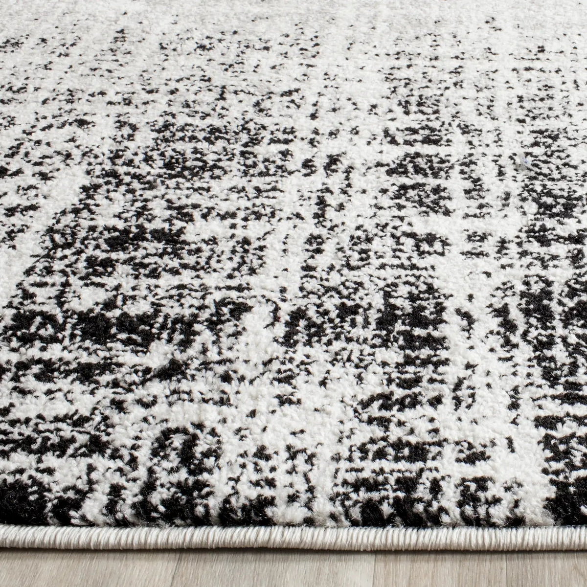 Safavieh Adirondack 8'-0" x 10'-0" Rug in Ivory / Black