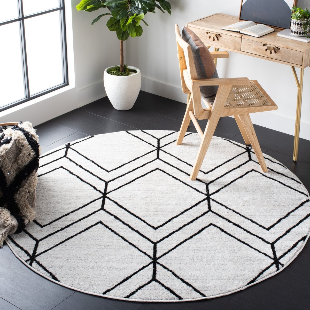 Safavieh Adirondack Adr241A Ivory/Black Rug.