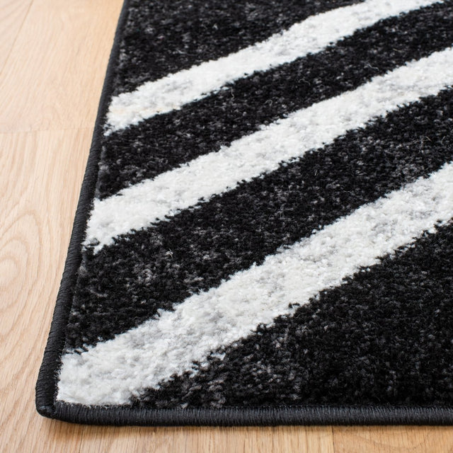 Safavieh Adirondack Adr253H Black/Ivory Rugs.