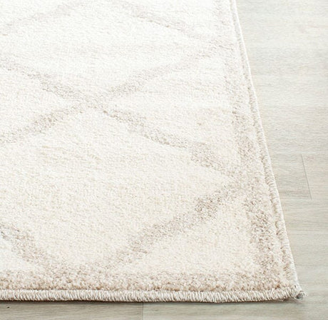 Safavieh Amherst Amt421E Beige / Light Grey Rugs.