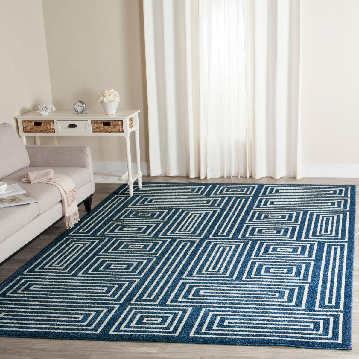 Safavieh Amherst Amt430P Navy/Ivory Rug.