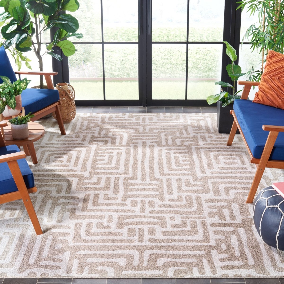 Safavieh Amherst Amt443S Beige/Cream Rug.