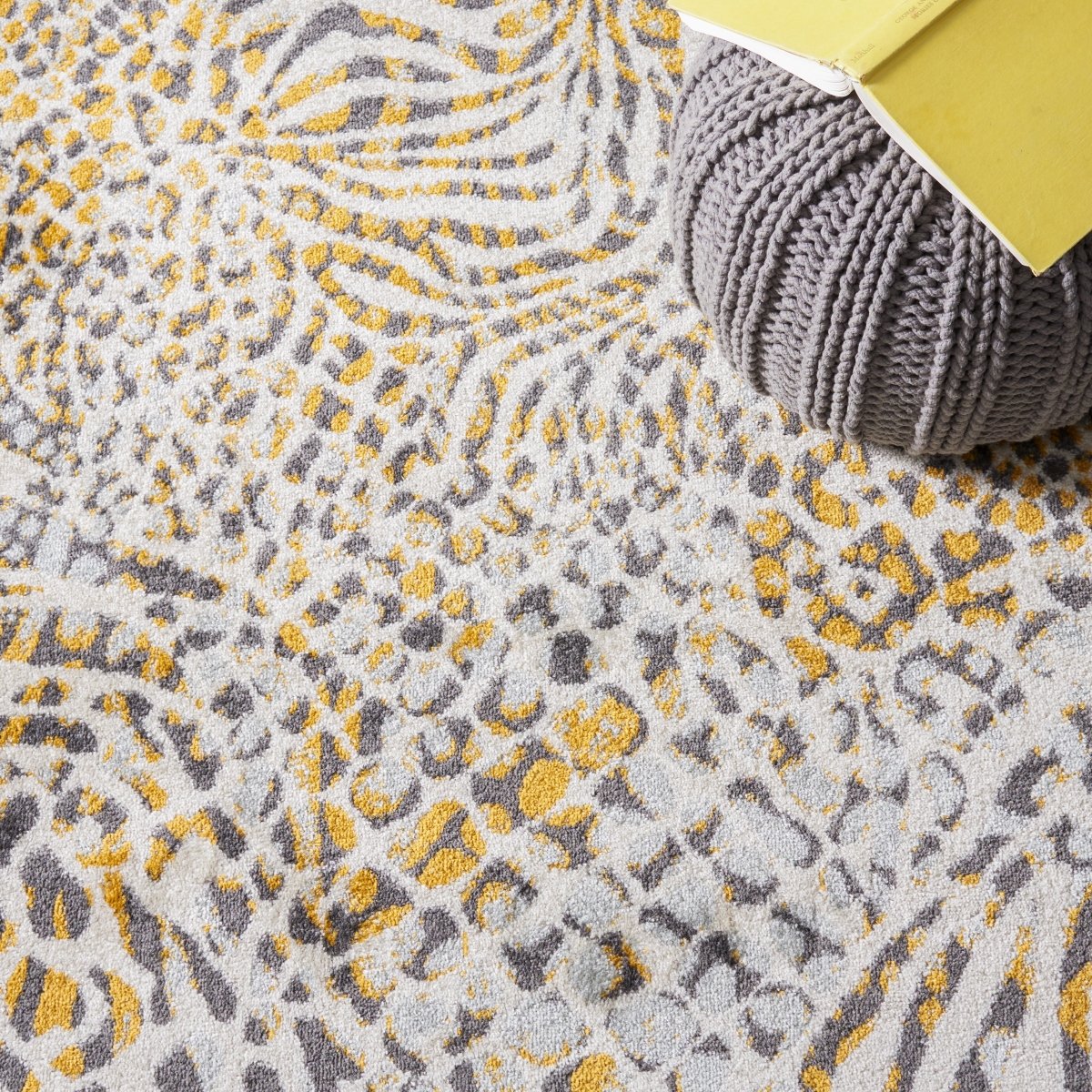 Safavieh Amsterdam Ams187D Beige/Gold Rug.