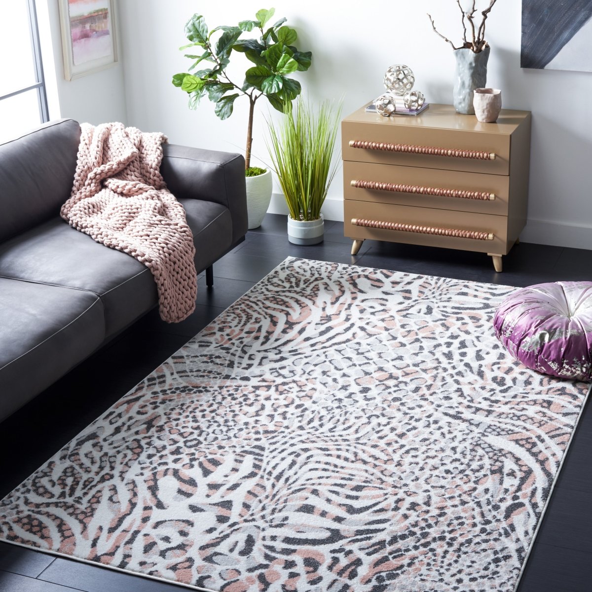 Safavieh Amsterdam Ams187U Ivory/Blush Rug.