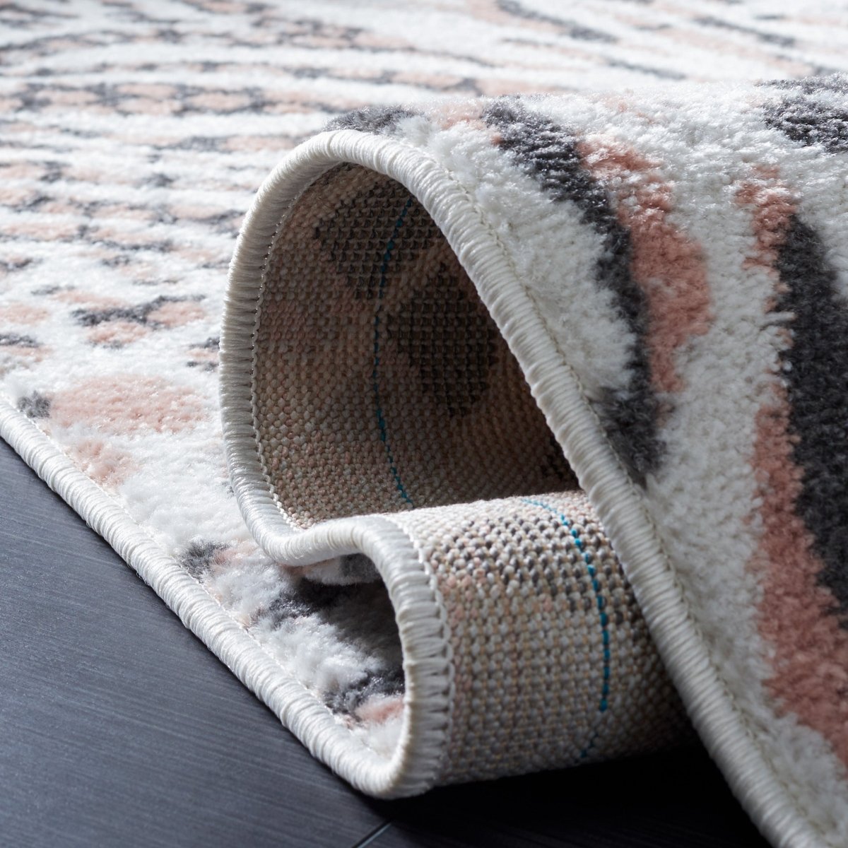 Safavieh Amsterdam Ams187U Ivory/Blush Rug.