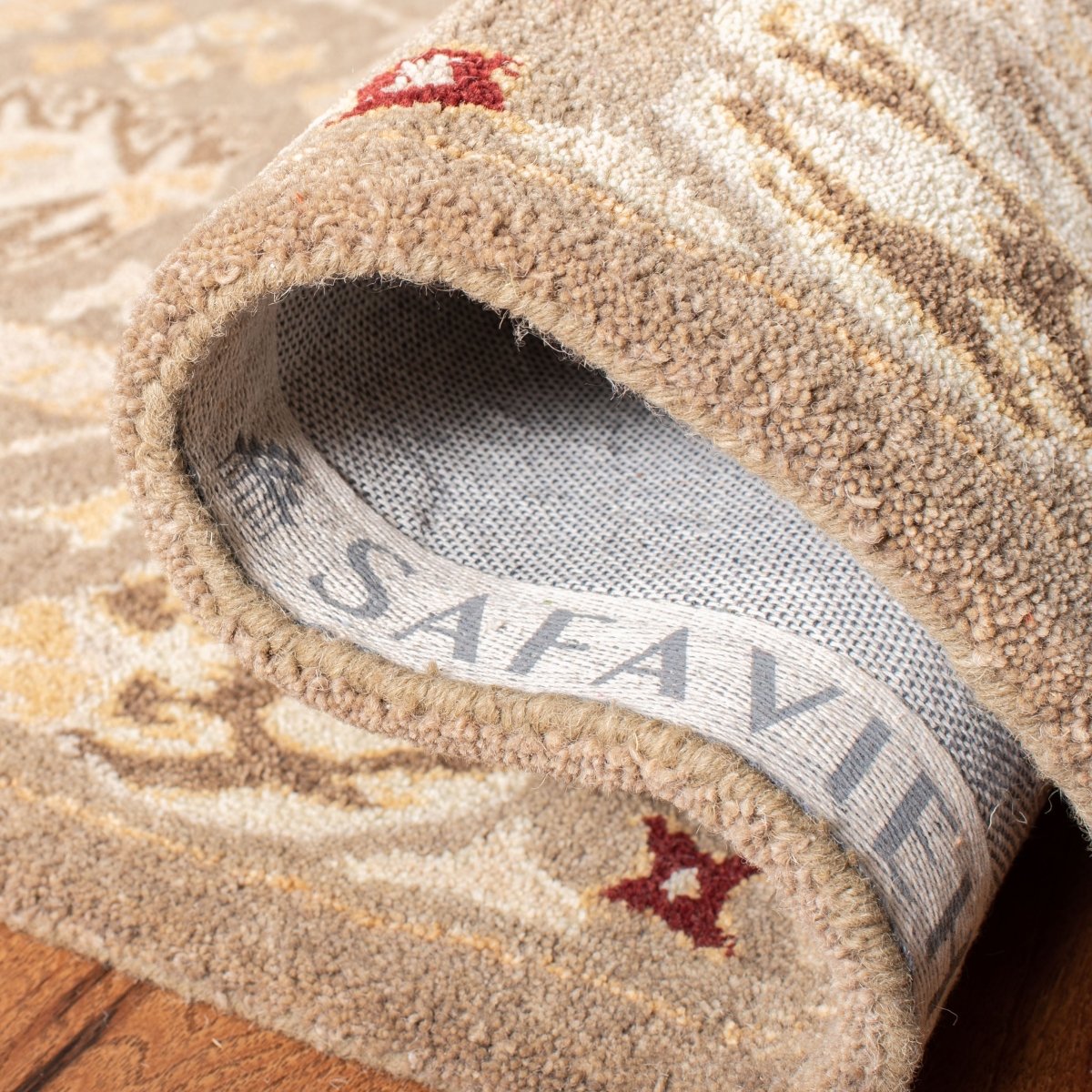 Safavieh Anatolia An559A Beige/Sage Rug.