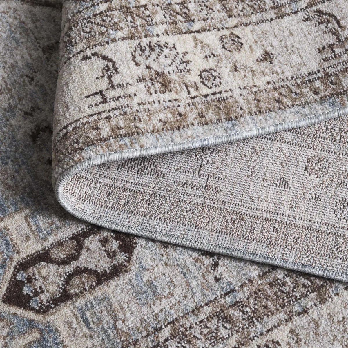Safavieh Antique Patina 4'-0" x 5'-7" Rug in Blue / Beige