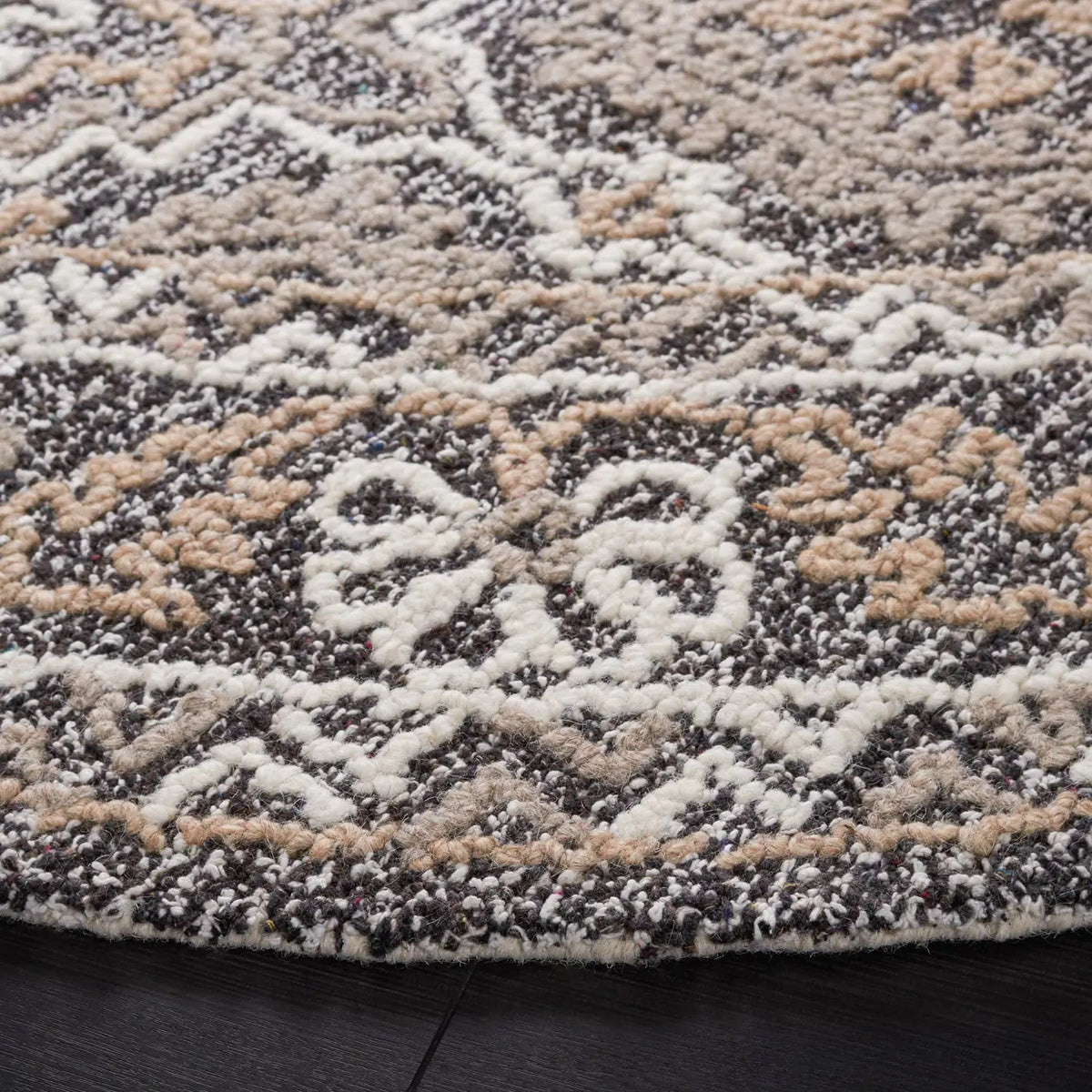 Safavieh Antiquity 6'-0" x 6'-0" Rug in Brown / Ivory
