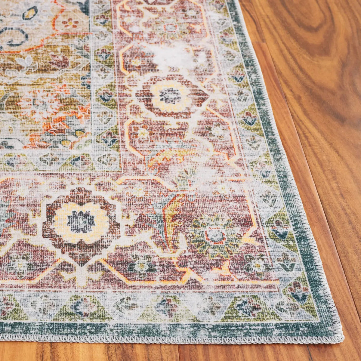 Safavieh Arizona 4'-0" x 6'-0" Rug in Green / Light Brown