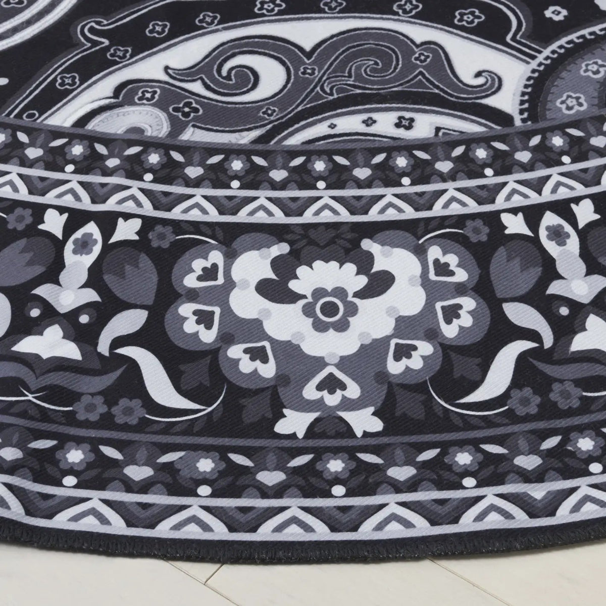 Safavieh Arizona 6'-0" x 6'-0" Rug in Black / Grey