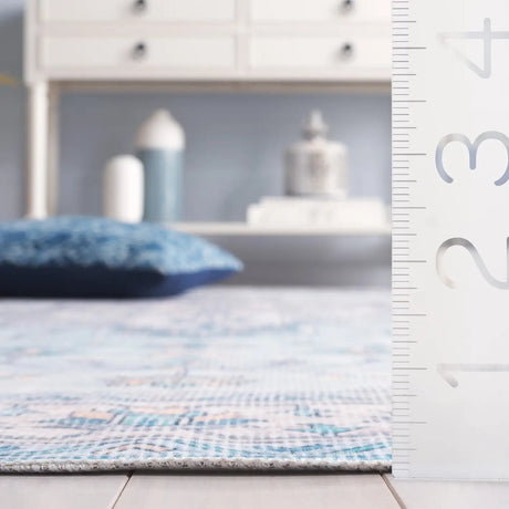 Safavieh Arizona 4'-0" x 6'-0" Rug in Light Blue / Ivory