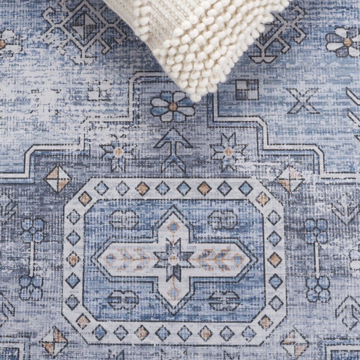 Safavieh Arizona Arz242M Blue/Light Blue Rug.