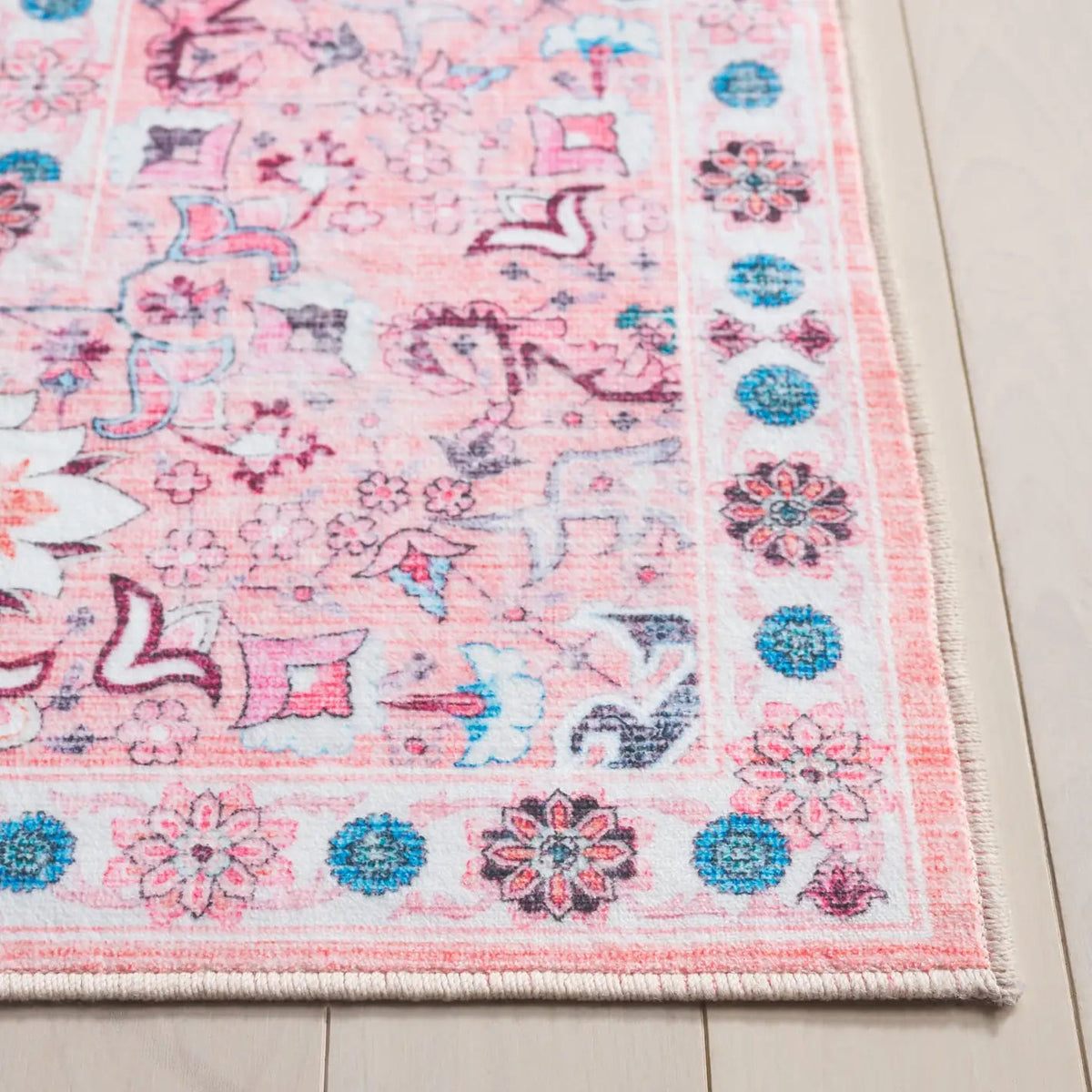 Safavieh Arizona 4'-0" x 6'-0" Rug in Beige / Pink