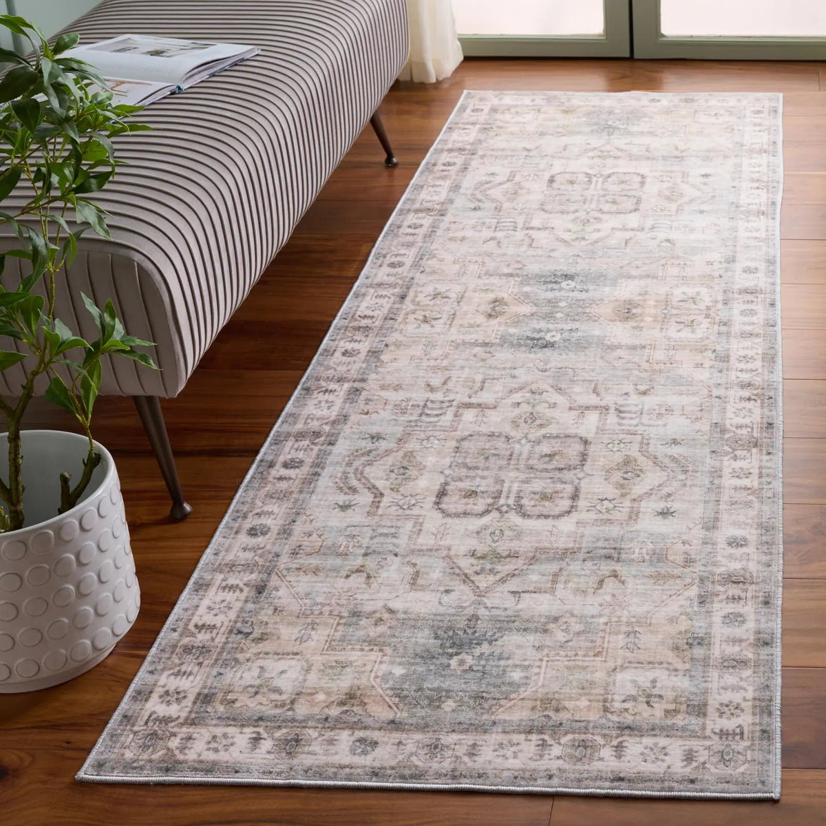 Safavieh Arizona 2'-6" x 8'-0" Rug in Light Green / Beige