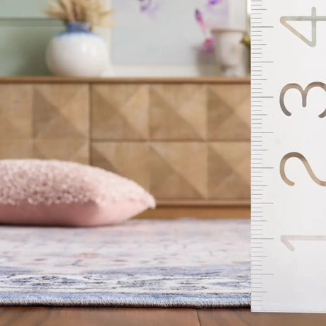 Safavieh Arizona 5'-0" x 8'-0" Rug in Beige / Light Blue