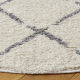 Safavieh Arizona Shag 6'-7" x 6'-7" Rug in Ivory / Grey