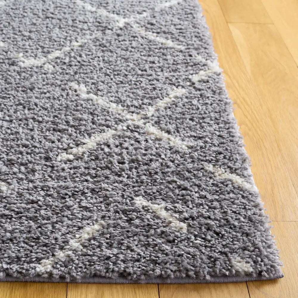 Safavieh Arizona Shag 5'-1" x 7'-6" Rug in Dark Grey / Ivory