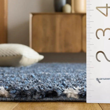 Safavieh Arizona Shag 5'-1" x 7'-6" Rug in Slate Blue / Ivory
