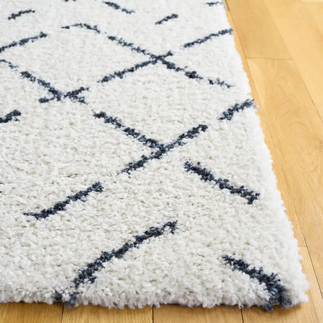 Safavieh Arizona Shag 5'-1" x 7'-6" Rug in Ivory / Slate