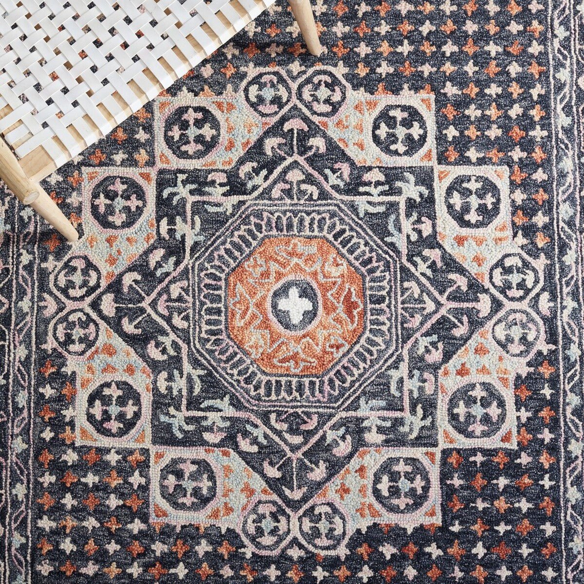 Safavieh Aspen Apn130Z Black/Rust Rug.