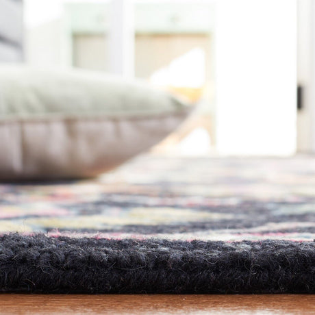Safavieh Aspen Apn135Z Black/Pink Rug.
