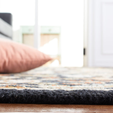 Safavieh Aspen Apn145Z Black/Rust Rug.
