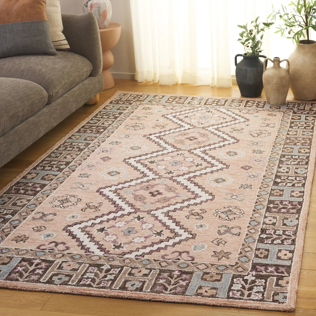 Safavieh Aspen 4'-0" x 6'-0" Rug in Beige / Grey